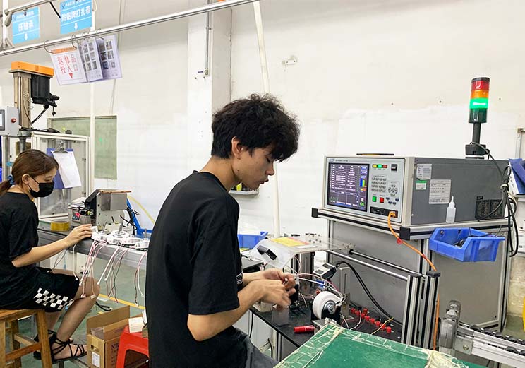無刷電機(jī)測試臺(tái)應(yīng)用現(xiàn)場案例—艾普智能.jpg